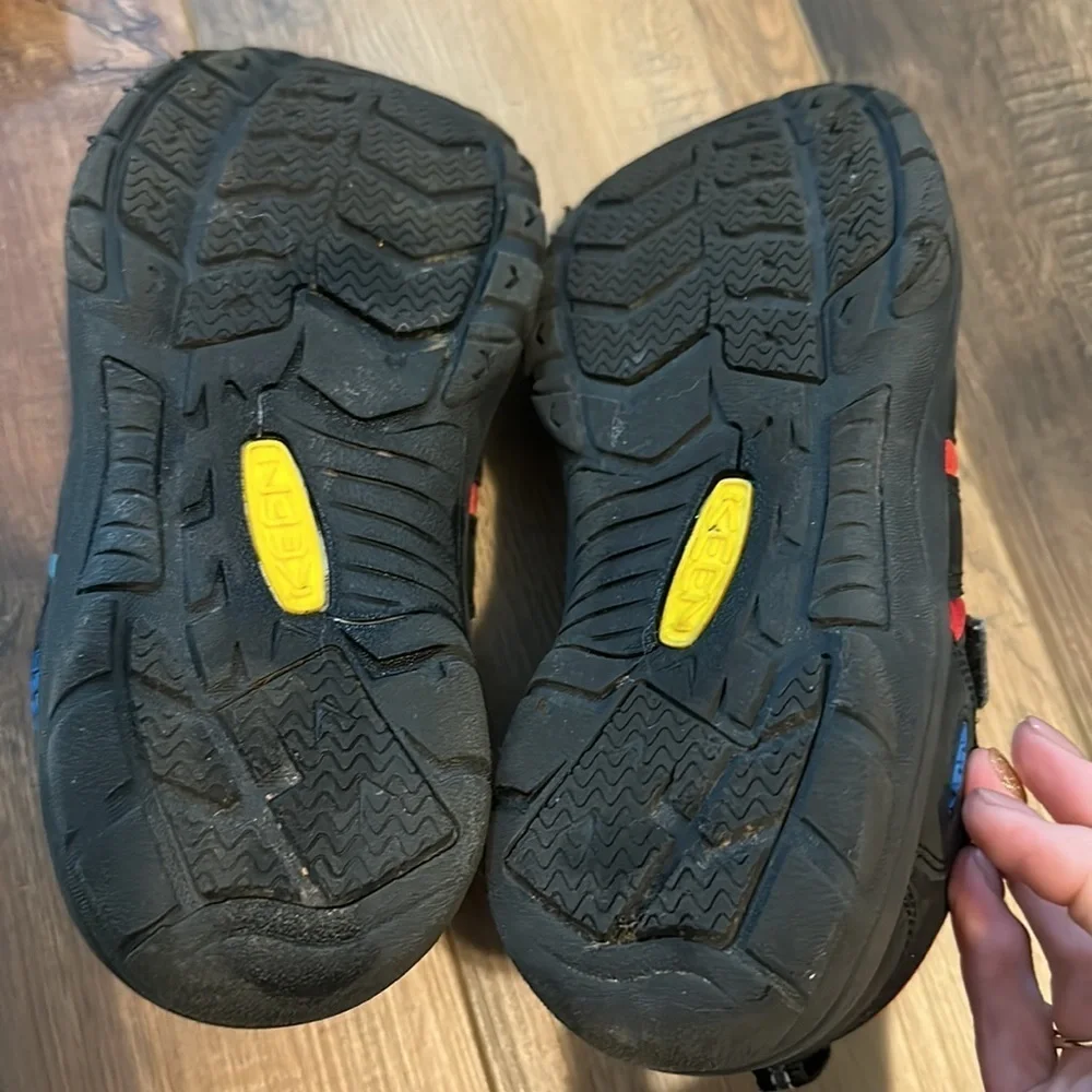 Keen Newport Black/Original Tie Dye Water/Hiking‎ Shoes Sandals Size 5